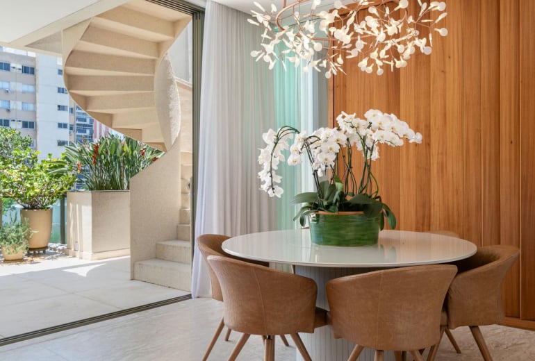 Cobertura triplex exclusiva com vista no Leblon