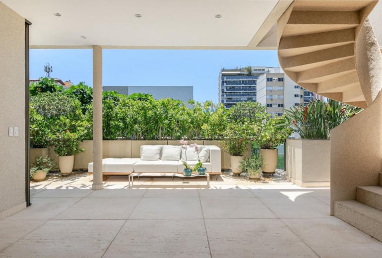 Cobertura triplex exclusiva com vista no Leblon