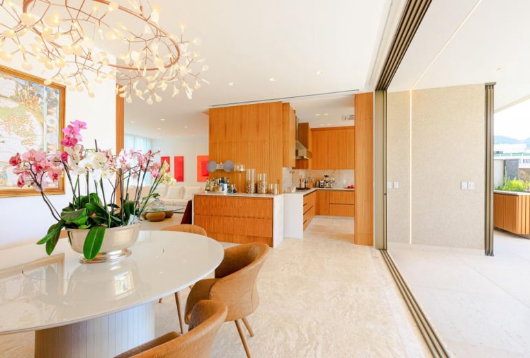 Cobertura triplex exclusiva com vista no Leblon