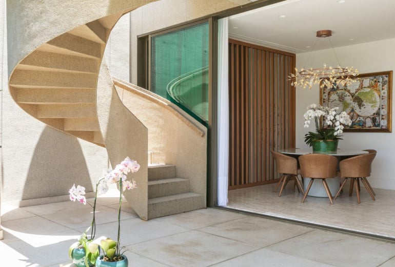 Cobertura triplex exclusiva com vista no Leblon