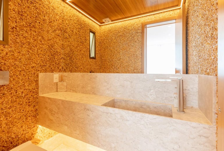 Cobertura triplex exclusiva com vista no Leblon