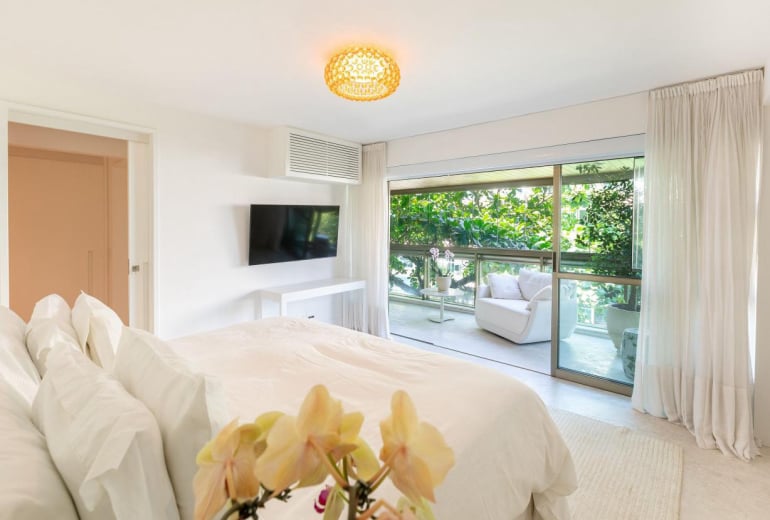 Cobertura triplex exclusiva com vista no Leblon