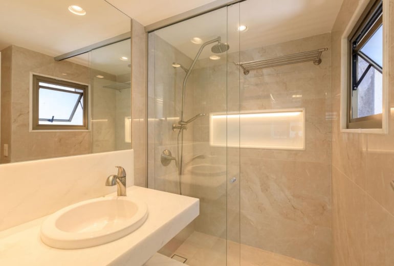 Cobertura triplex exclusiva com vista no Leblon