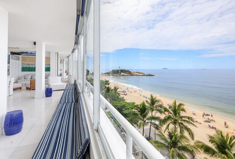 Charmoso apartamento frente mar em Ipanema