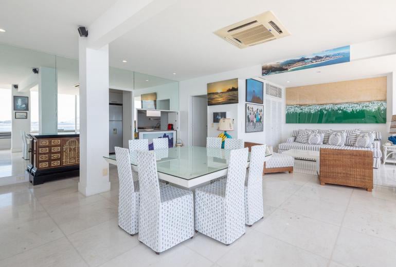 Charmoso apartamento frente mar em Ipanema