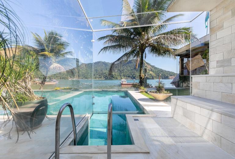 Linda villa beira-mar em Angra dos Reis