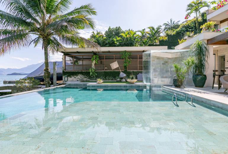 Linda villa beira-mar em Angra dos Reis