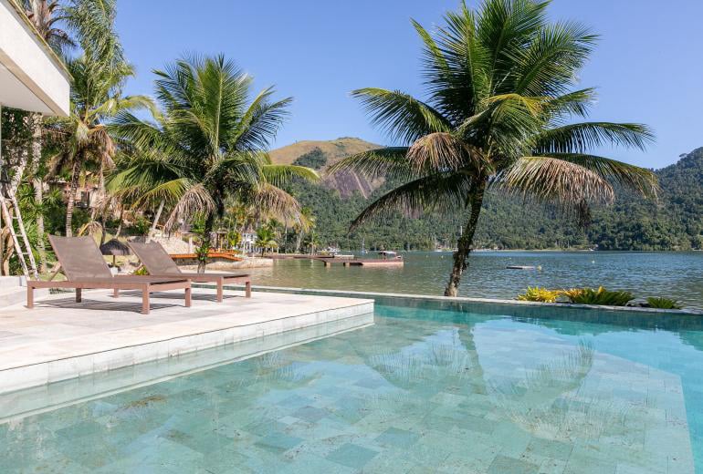 Linda villa beira-mar em Angra dos Reis