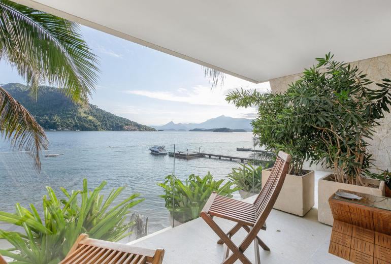 Linda villa beira-mar em Angra dos Reis